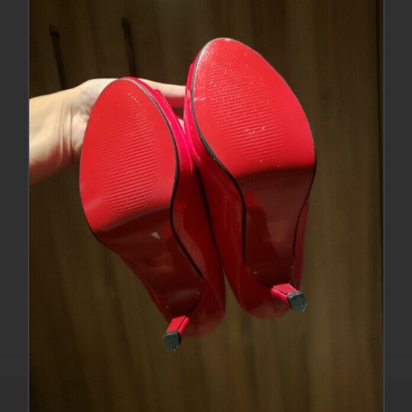 Red Heels - Picture 2 of 4